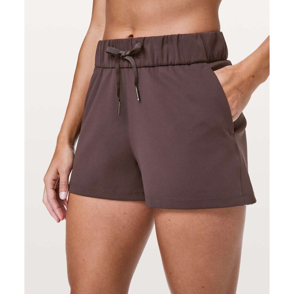 Lululemon On The Fly Short 2.5" - Black Satin (Size 6) - Like New
